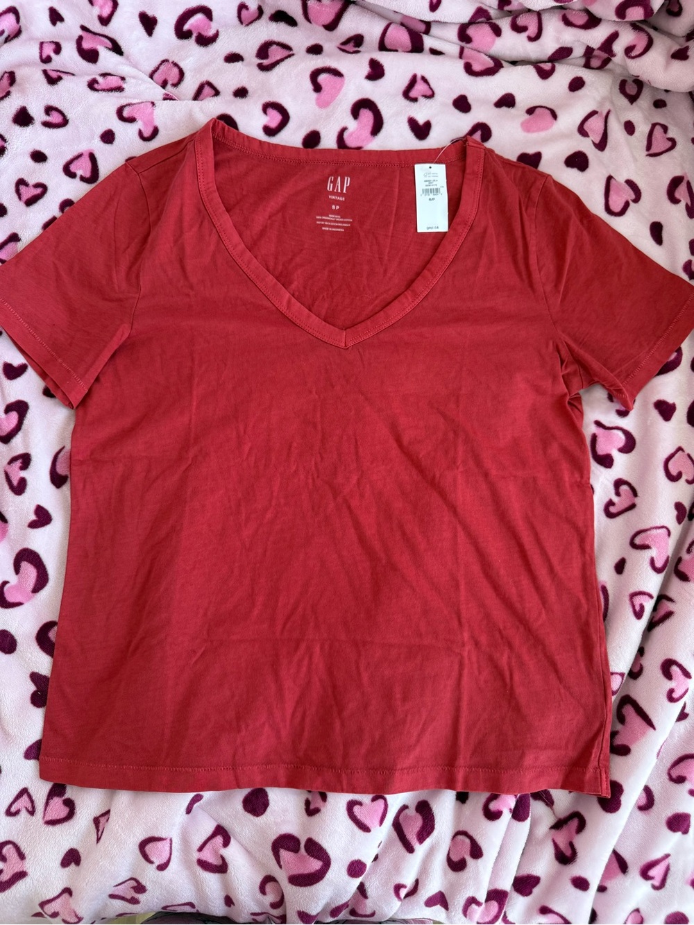 GAP Women's V-Neck Tee — Red